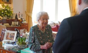 “No me puedo mover”: la reina Isabel II reconoce sentirse frágil por primera vez