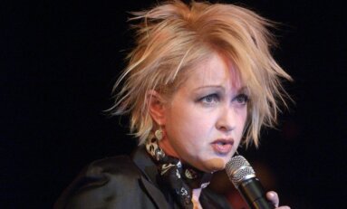 Ícono de los 80,  Cyndi Lauper: abusos, aborto y la polémica por su letra sobre la masturbación