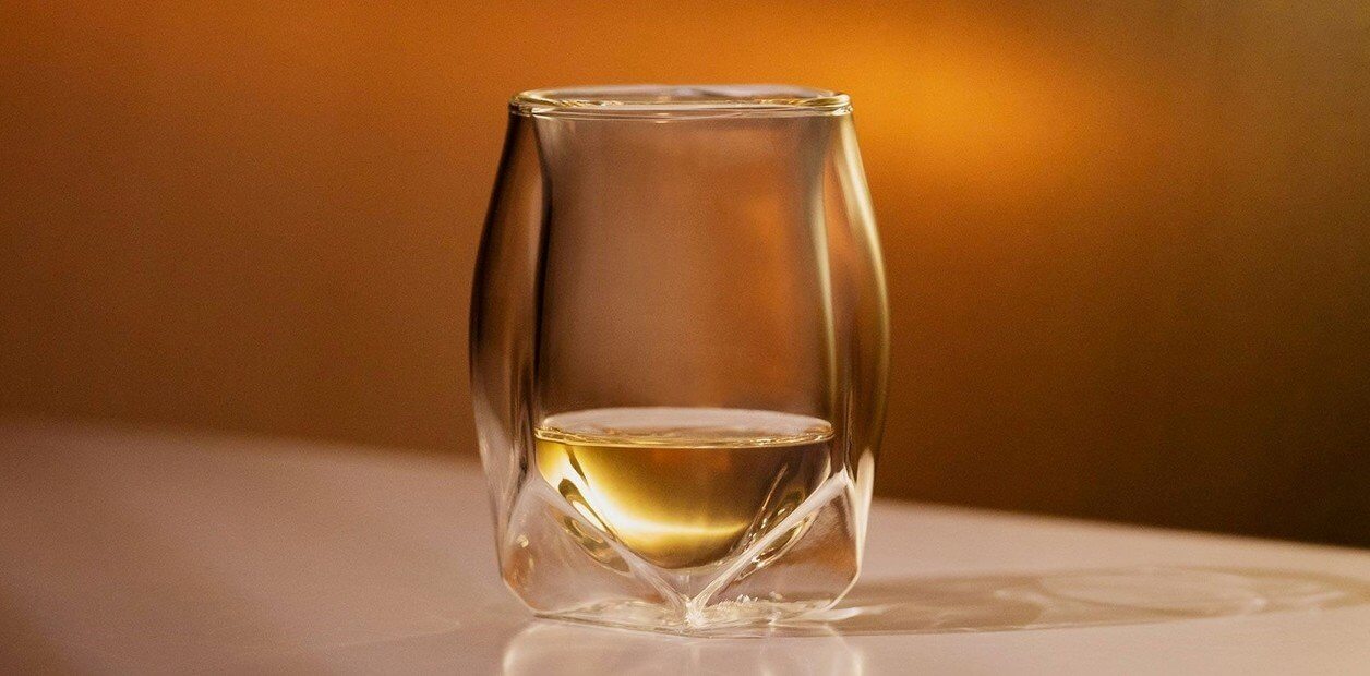 Variedades y precios  de Whisky: ¿cuál es el mejor vaso para beberlo?
