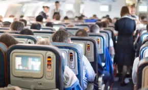A BORDO. Pasajeros molestos: "los 20 comportamientos que más irritan en el avión"