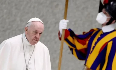 Vaticano:  El papa Francisco echó a un obispo de Puerto Rico por su posición antivacunas