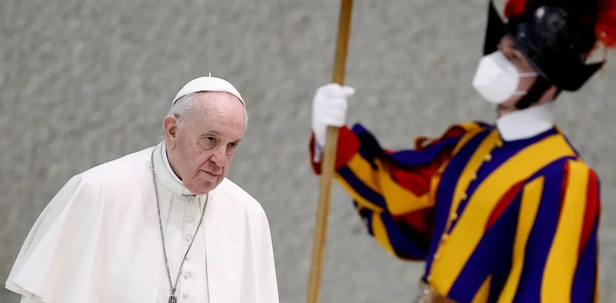 Vaticano:  El papa Francisco echó a un obispo de Puerto Rico por su posición antivacunas