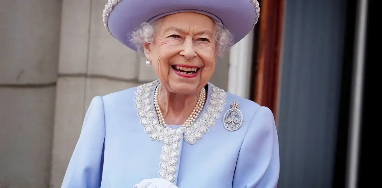 70 años en el trono.  Jubileo de la Reina Isabel II: entre amenazas de lluvia, una carroza de oro y un picnic gigante, así será el cierre del festejo