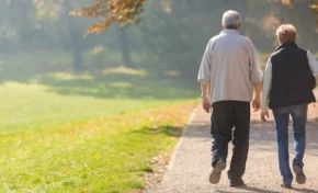 Un consejo para vivir más: cuántos minutos caminar por día después de los 80 años