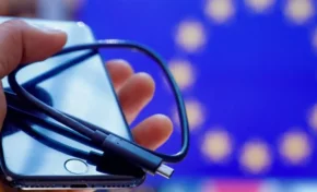 Golpe al iPhone de Apple: el Parlamento Europeo aprobó la adopción de un cargador universal para celulares