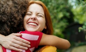La clave para "una buena vida" según la Universidad de Harvard: qué dice el estudio más largo sobre la felicidad jamás realizado