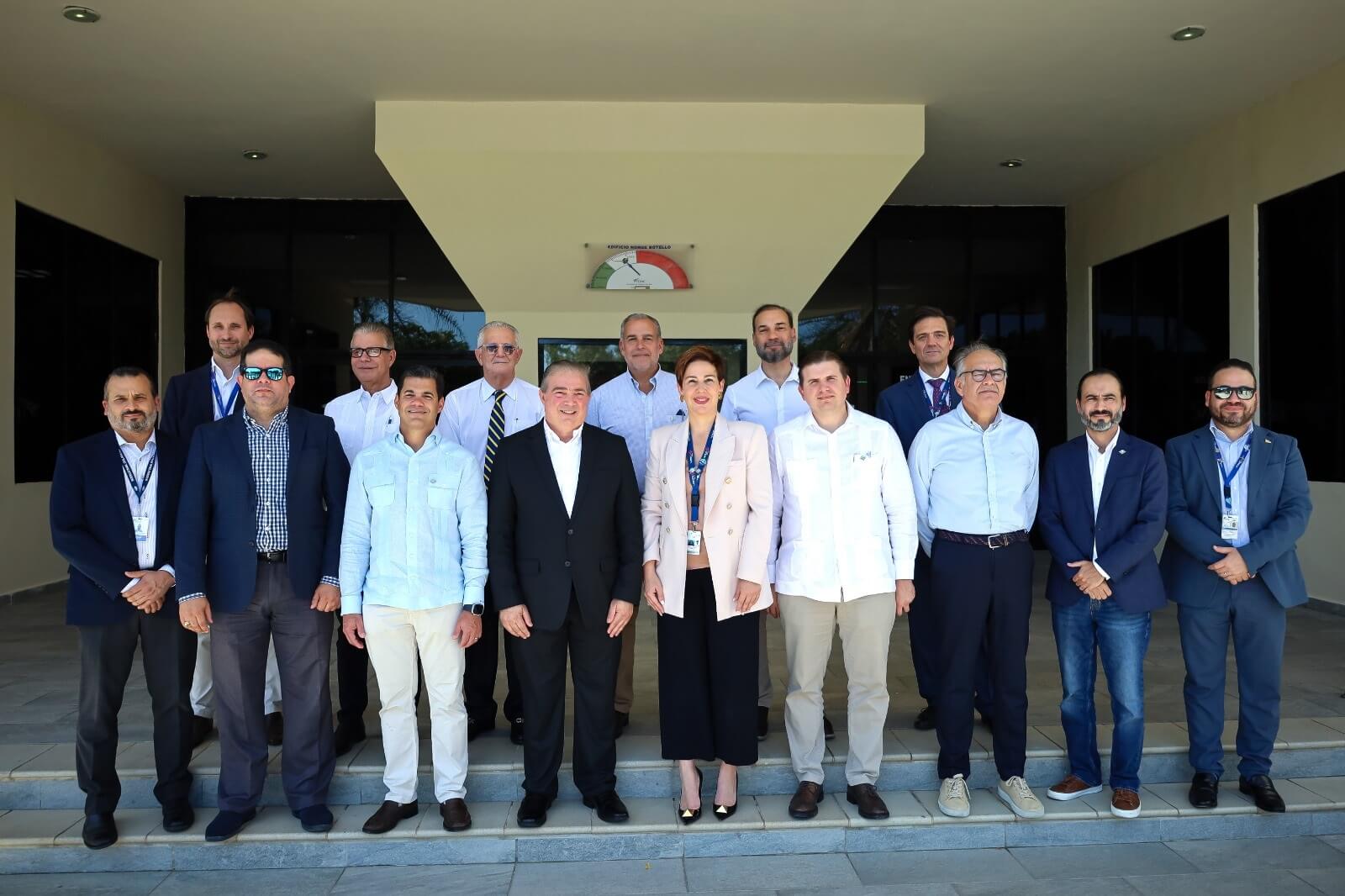 Comité ejecutivo de ASONAHORES visita complejo aeronáutico del IDAC en Punta Caucedo
