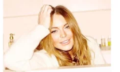Lindsay Lohan publicó ropita de bebé en Instagram y contó que está embarazada