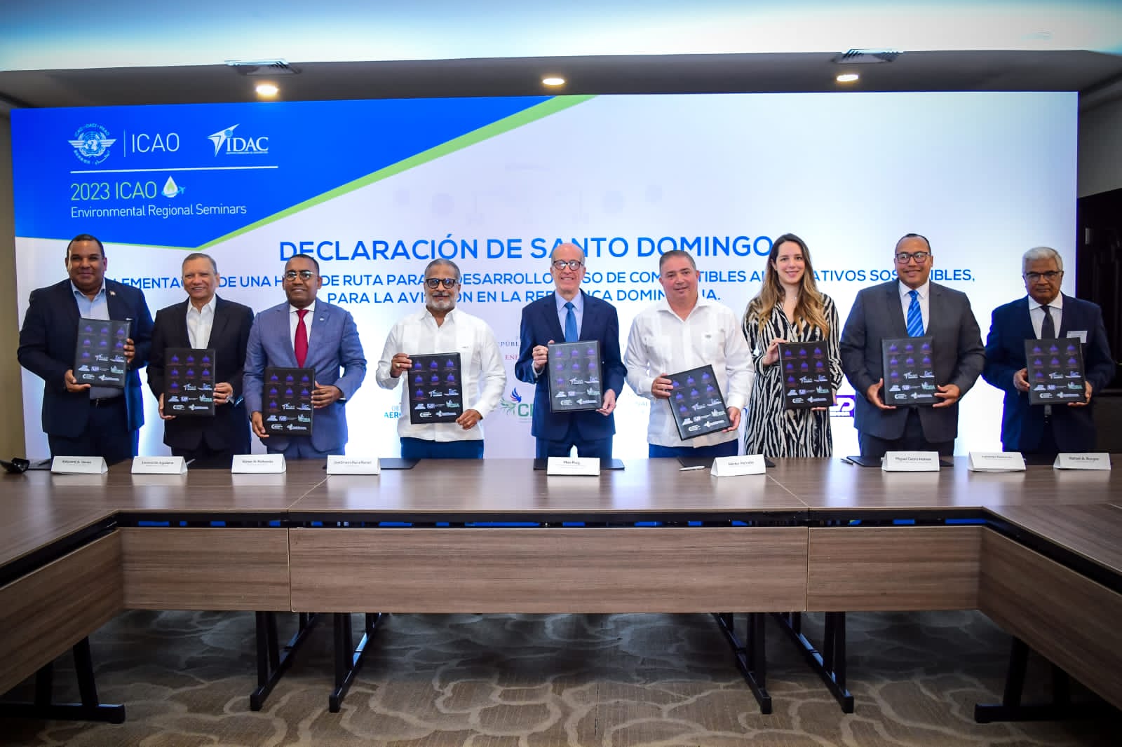 Instituciones suscriben Declaración de Santo Domingo, un compromiso para promover uso de energía limpia en la aviación