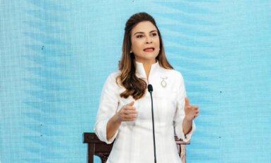 Carolina Mejía: “El Bienestar logrado en SD no puede retroceder”.