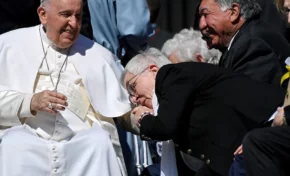 El papa Francisco permite por primera vez que mujeres voten en un sínodo de obispos