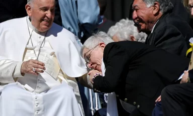 El papa Francisco permite por primera vez que mujeres voten en un sínodo de obispos