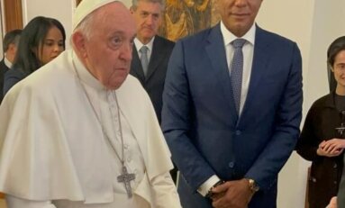 El senador Carlos Gómez visita Roma en compañía del empresario Dr. Ramón Tallaj y comparte con su Santidad el Papa Francisco