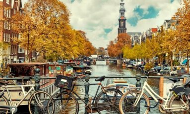 El turismo masivo volvió a Ámsterdam: beneficios económicos vs. visitantes molestos