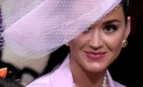 La coronación del rey Carlos III: el imponente look de Katy Perry y el motivo por el que se convirtió en meme