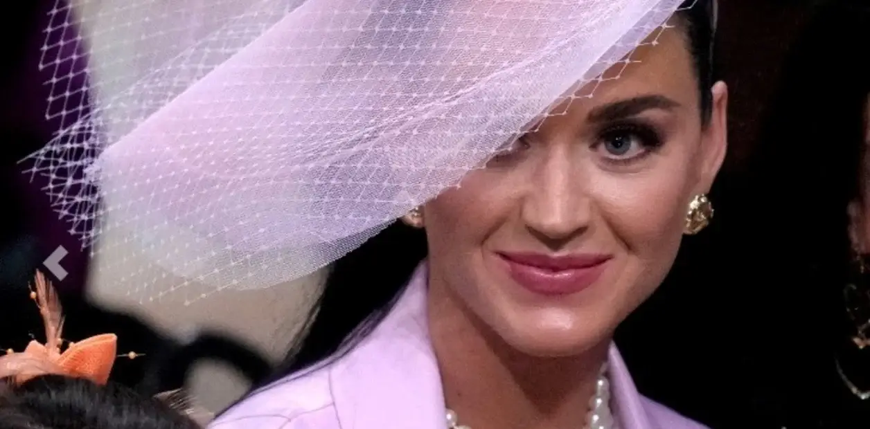 La coronación del rey Carlos III: el imponente look de Katy Perry y el motivo por el que se convirtió en meme