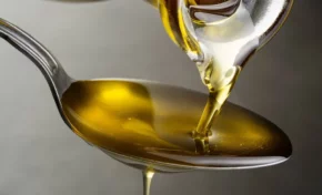¿Qué beneficios brinda tomar una cucharada de aceite de oliva en ayunas?