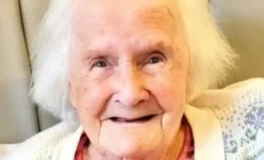 Una mujer que acaba de cumplir 108 años contó el secreto de su longevidad récord: criar perros, no hijos.
