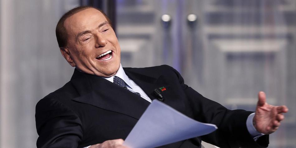 Silvio Berlusconi, el primer ministro que le regalaba autos a las mujeres en sus fiestas sexuales