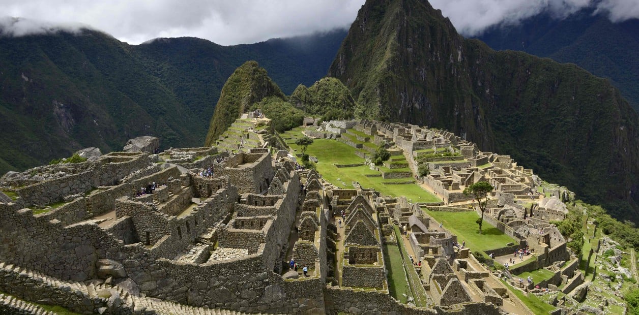 Machu Picchu recibe a un curioso visitante: el oso Paddington