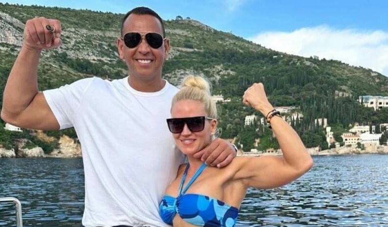 Alex Rodríguez presume su "nuevo cuerpo" gracias a una dieta y a los mimos de su novia