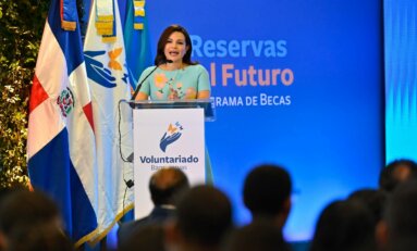 Voluntariado Banreservas entrega 83 becas para estudios superiores mediante el programa Reservas del Futuro 2024