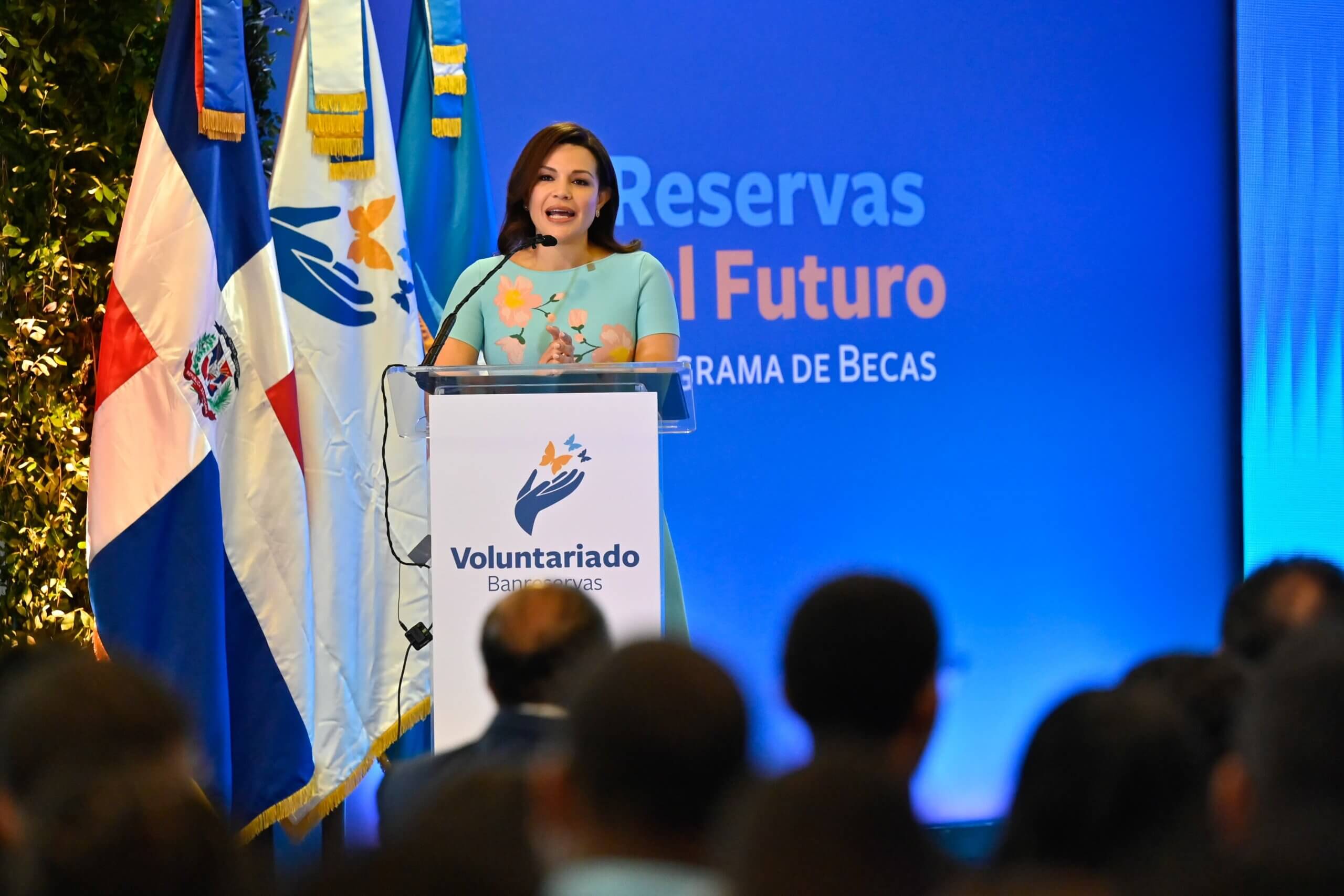 Voluntariado Banreservas entrega 83 becas para estudios superiores mediante el programa Reservas del Futuro 2024