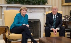 Merkel recuerda en sus memorias cómo fue tratar con Trump y Putin